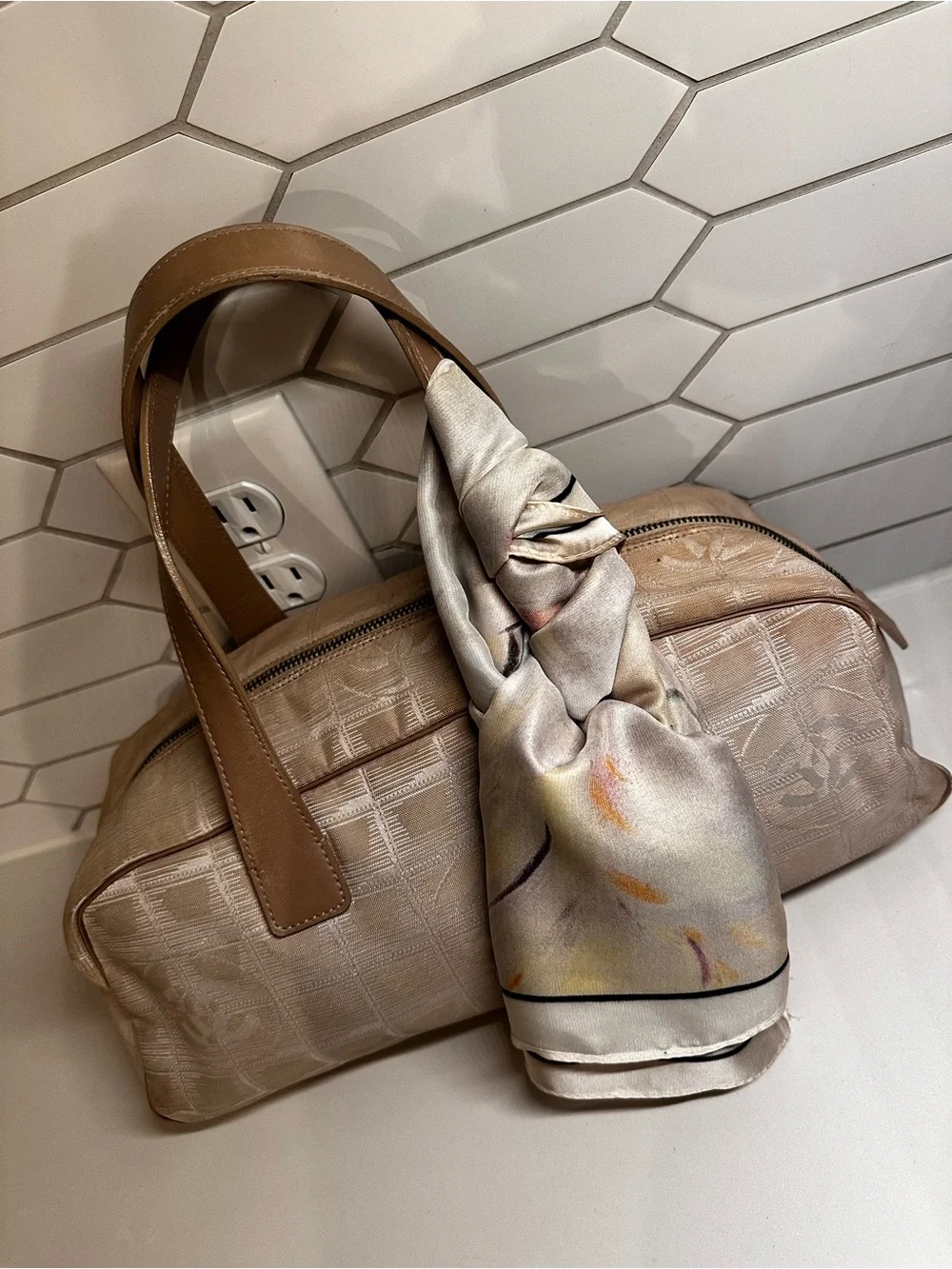 100% AuthenticVintage Chanel Beige/Tan monogram Habd bag 👜
